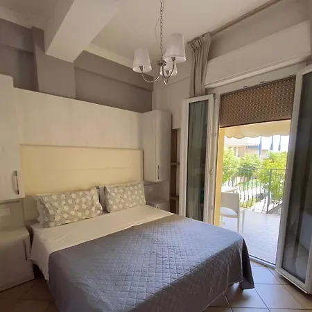 Hotel Explorer